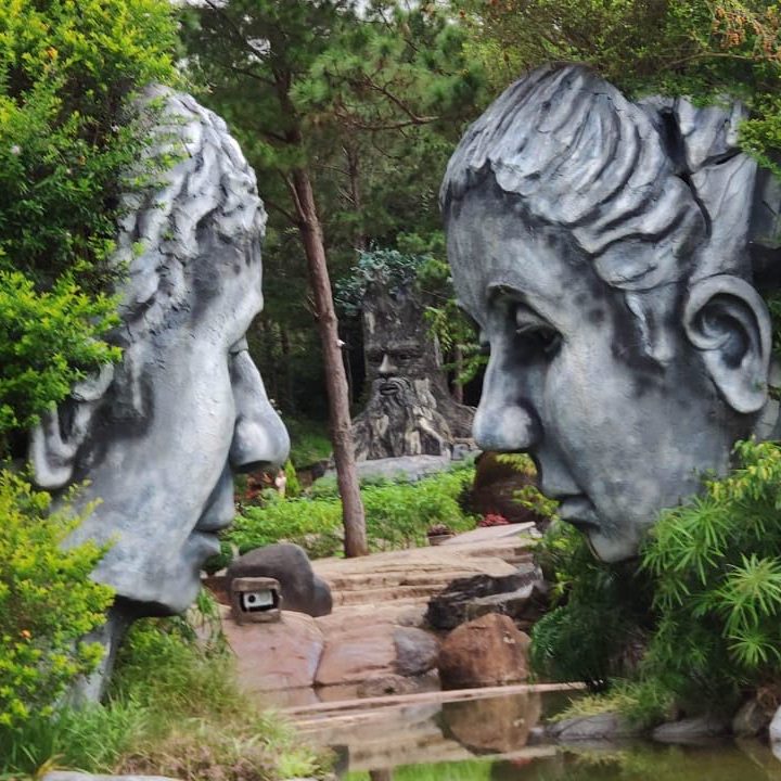 Далат Фантазия: огромные скульптуры, цветочные сады и яркая атмосфера сказочного города в горах Вьетнама Далат Фантазия — сказочный город цветов, кофейные плантации, водопады и смотровые площадки, экскурсия из Нячанга с русским гидом